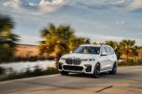 Gallery: 2019 BMW X7 xDrive50i in Mineral White Metallic
